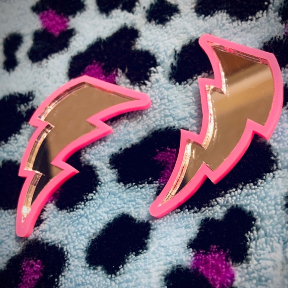 Thunderstruck! - Picture 2 of 4